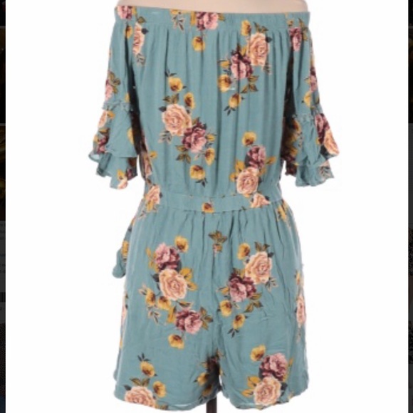 ☀️Xhilaration floral romper - Picture 2 of 5